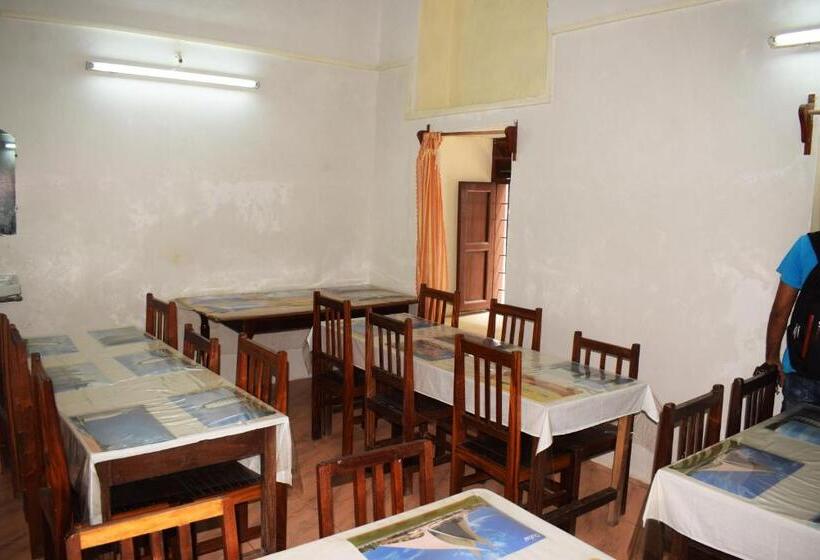 هاستل Karibu Inn