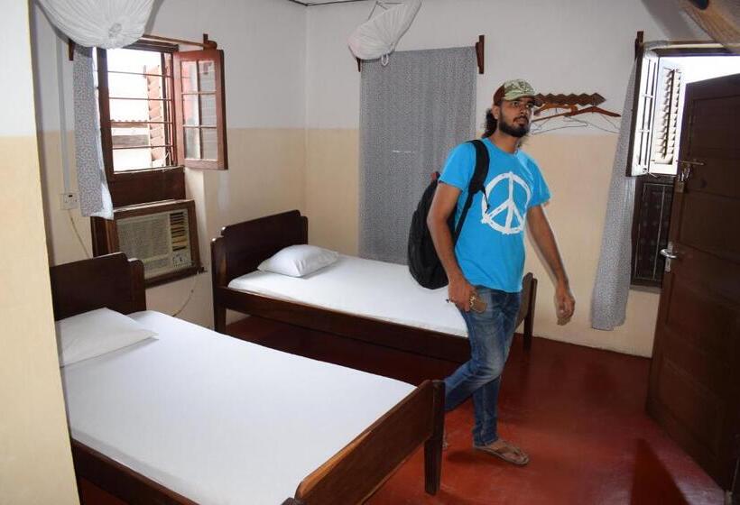 هاستل Karibu Inn