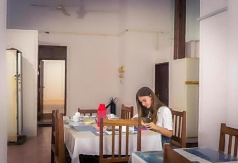 هاستل Karibu Inn