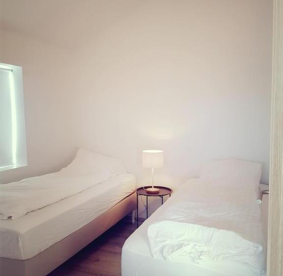 پانسیون Hellatún Guest House!