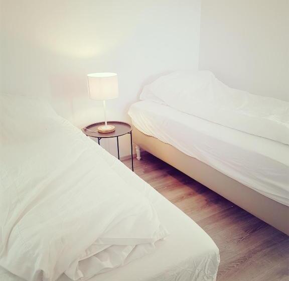 پانسیون Hellatún Guest House!