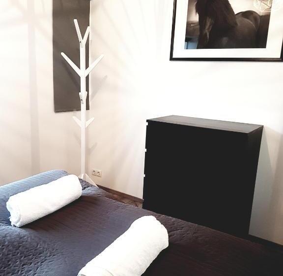 پانسیون Hellatún Guest House!