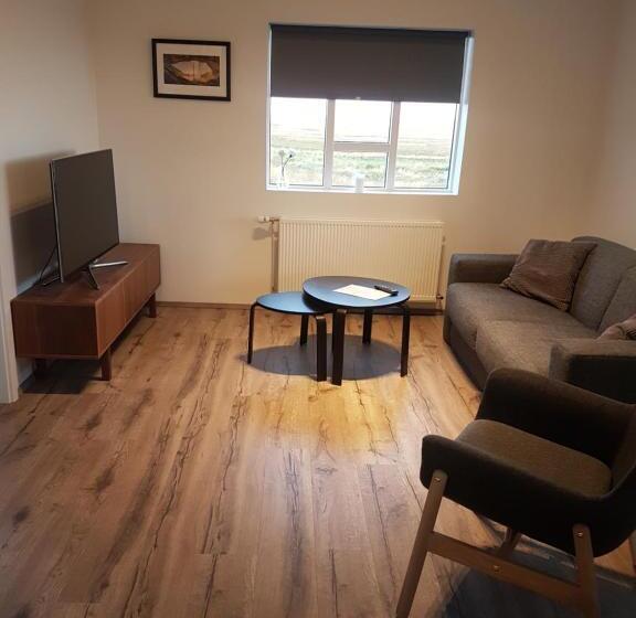 پانسیون Hellatún Guest House!