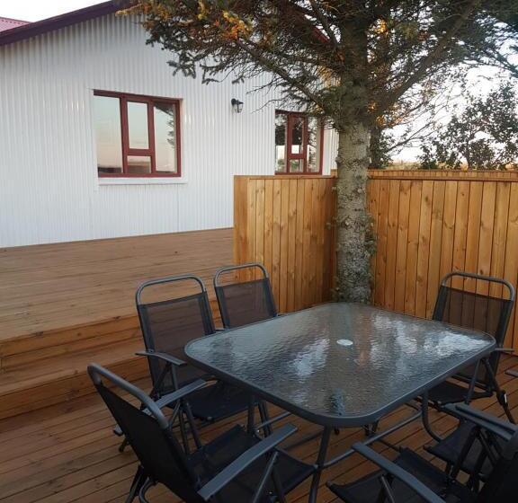 پانسیون Hellatún Guest House!