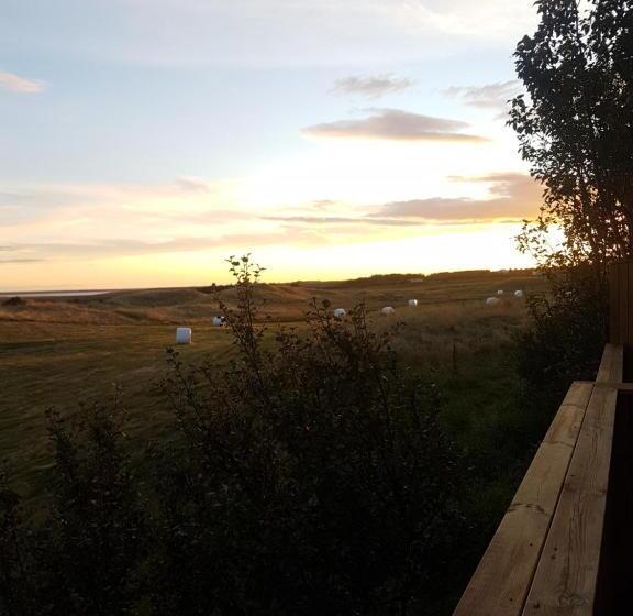 پانسیون Hellatún Guest House!