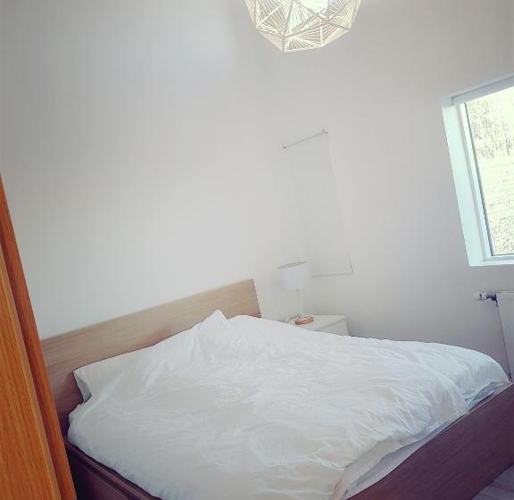 پانسیون Hellatún Guest House!
