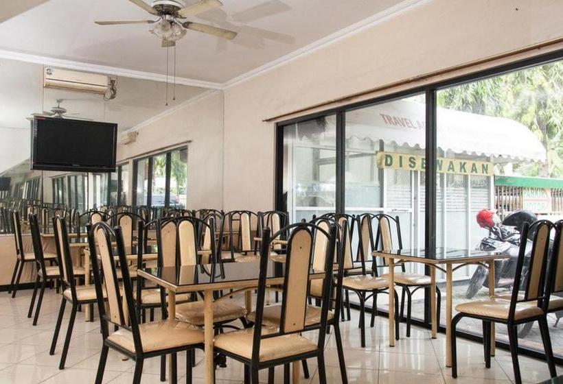 پانسیون Reddoorz Near Juanda International Airport