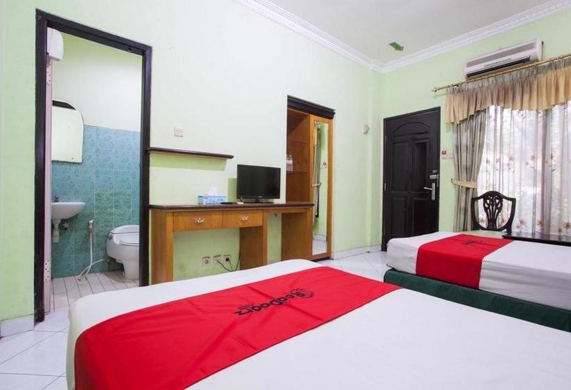 پانسیون Reddoorz Near Juanda International Airport