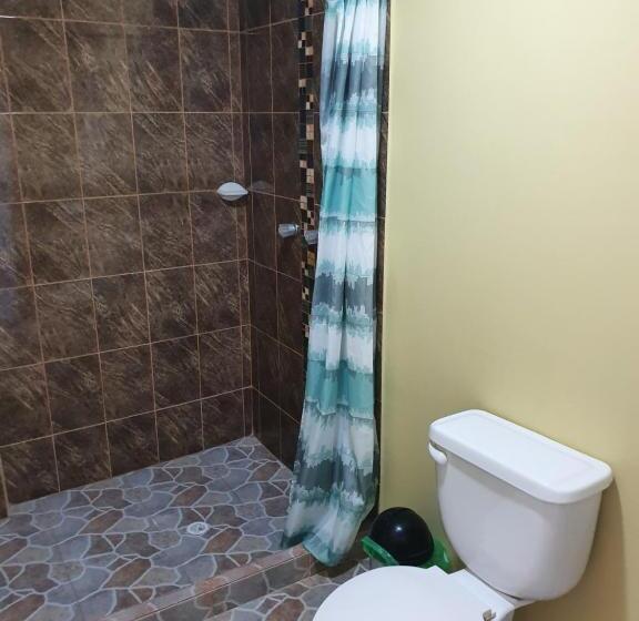 پانسیون Victoria S Gennie Bay Village Hostal