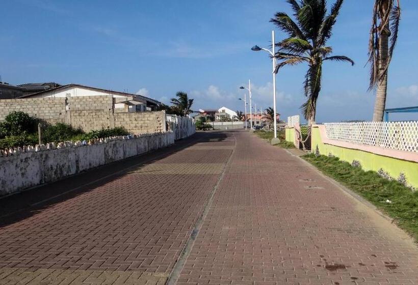 پانسیون Victoria S Gennie Bay Village Hostal