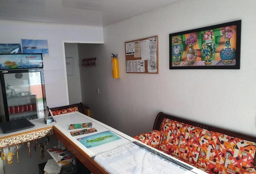 پانسیون Victoria S Gennie Bay Village Hostal