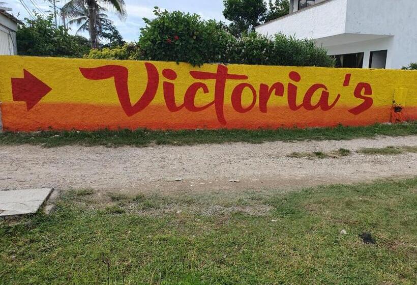 پانسیون Victoria S Gennie Bay Village Hostal