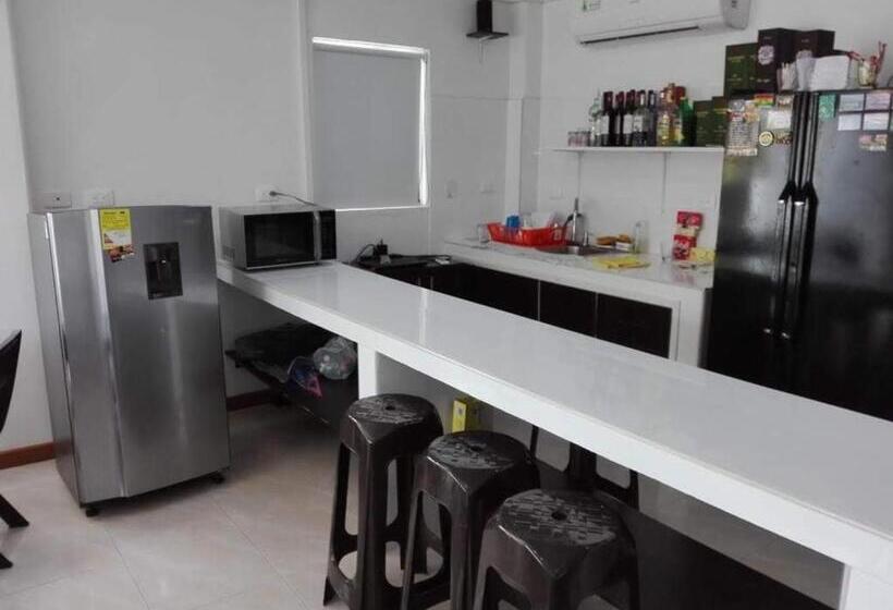 پانسیون Victoria S Gennie Bay Village Hostal