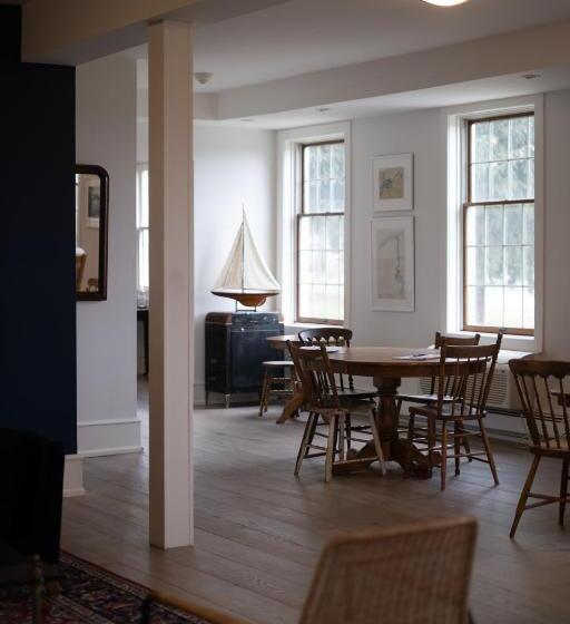 هاستل South Landing Inn