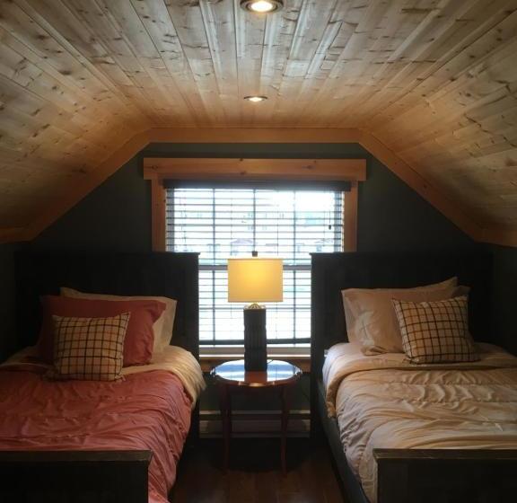 فندق صغير The Deer Lake Loft