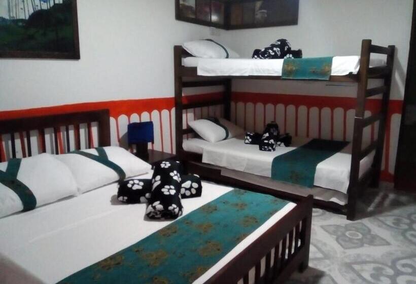 Пансион Hostal Casa Artvelez