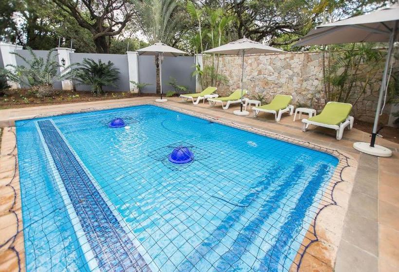 פנסיון Familia Guesthouse