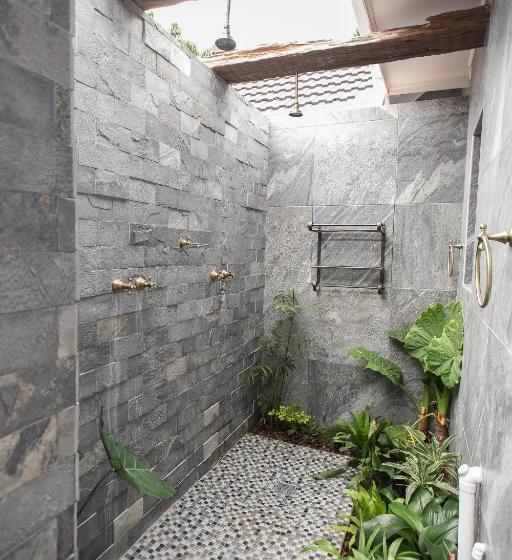 פנסיון Familia Guesthouse