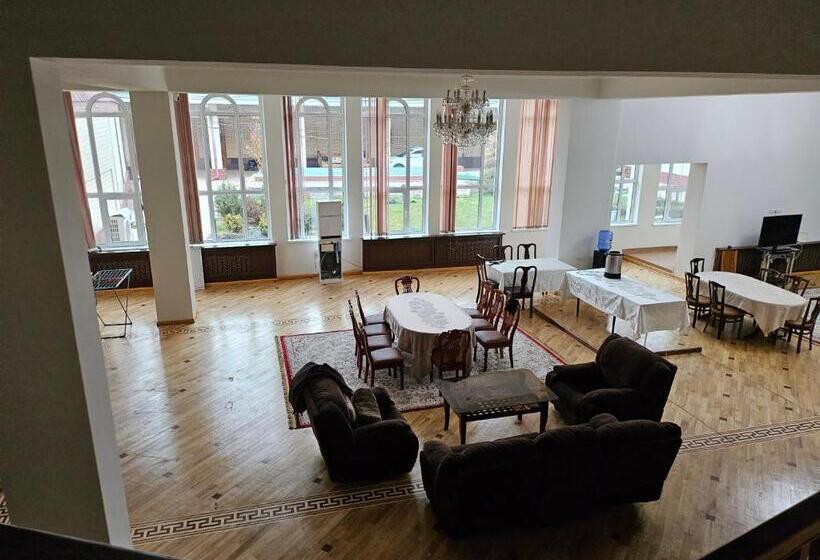 פנסיון Guest House Rohat Lux