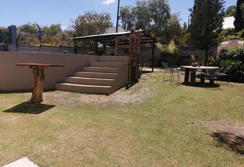 פנסיון Swartberg Guest House