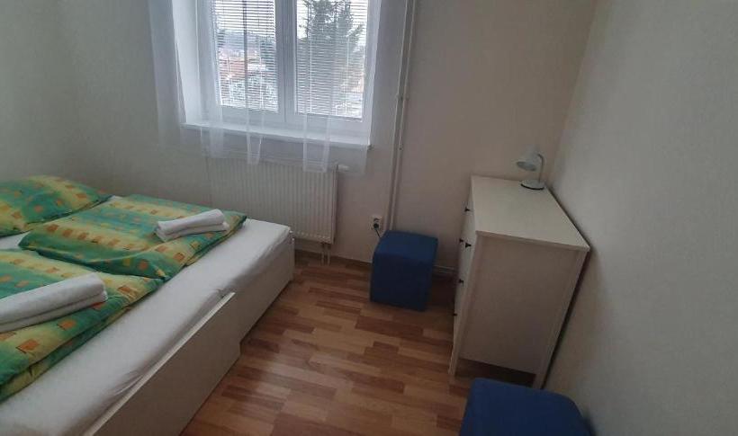 پانسیون Pod Vinicí