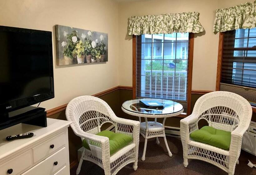 בית מלון כפרי Bay Breeze Resort
