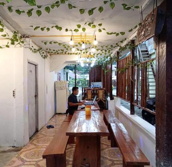 پانسیون Fun Family Guest House N Jungle Tour