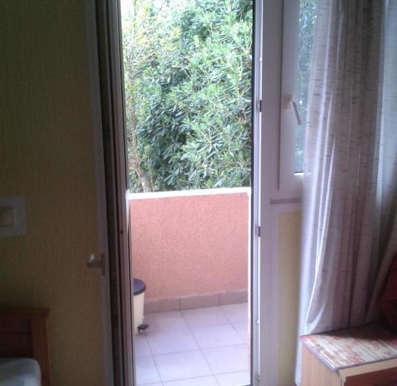 پانسیون Guesthouse Lautasevic