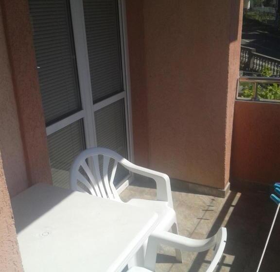 پانسیون Guesthouse Lautasevic