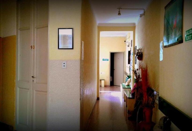 پانسیون Hostal Yatasto