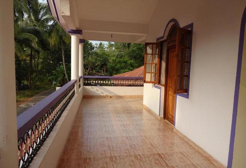 פנסיון Lobo S Guesthouse