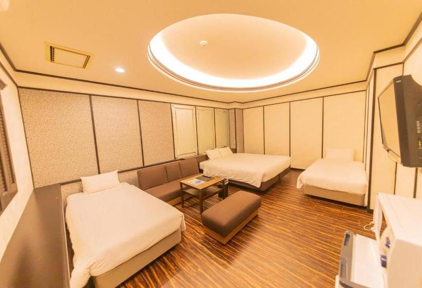 בית מלון כפרי Ginowan Crystal