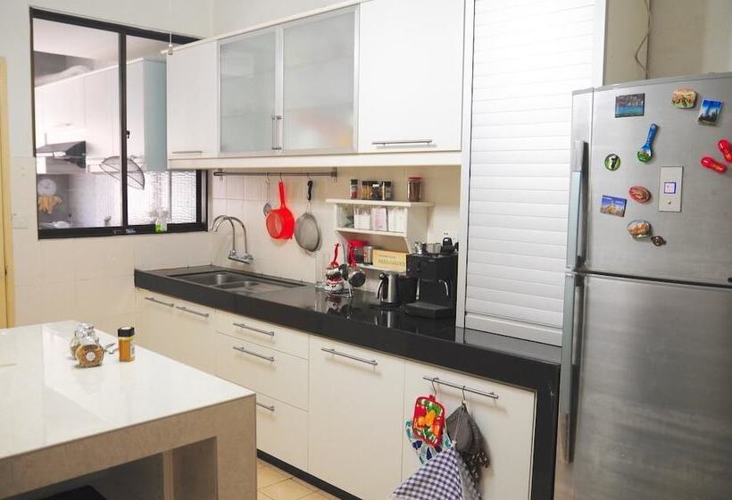پانسیون Grayhaus Guest House