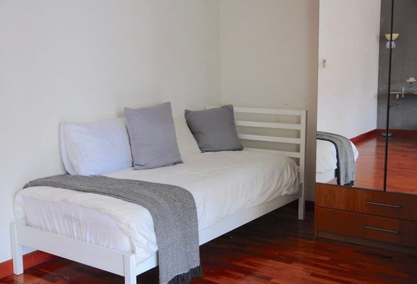 پانسیون Grayhaus Guest House