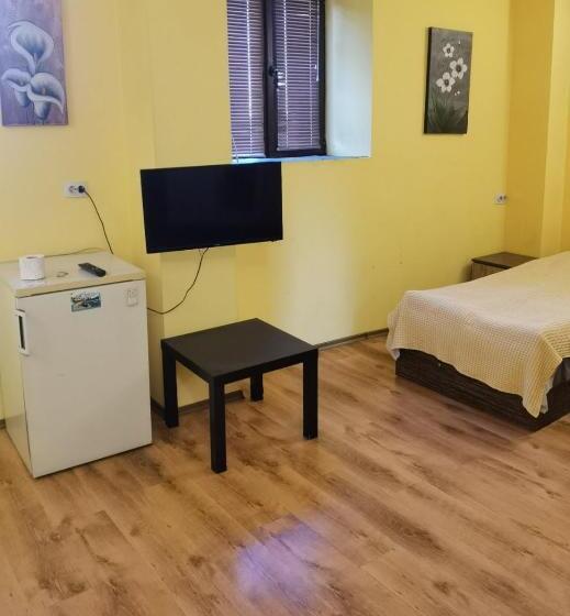 پانسیون House For Guests And Friends