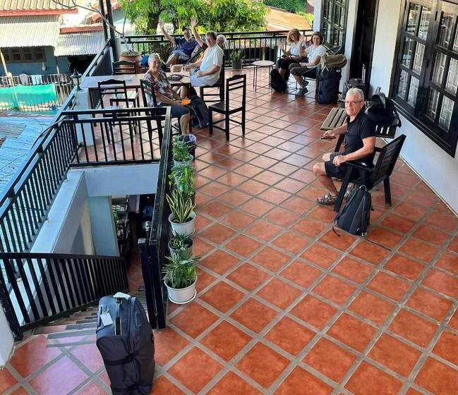 پانسیون Nice View Guesthouse