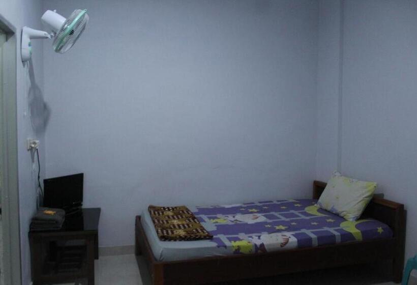 فندق صغير Penginapan Artha