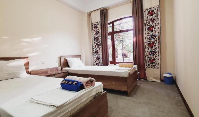 بنسيون Guest House Ruslan Nurata & Tours