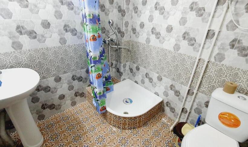 بنسيون Guest House Ruslan Nurata & Tours