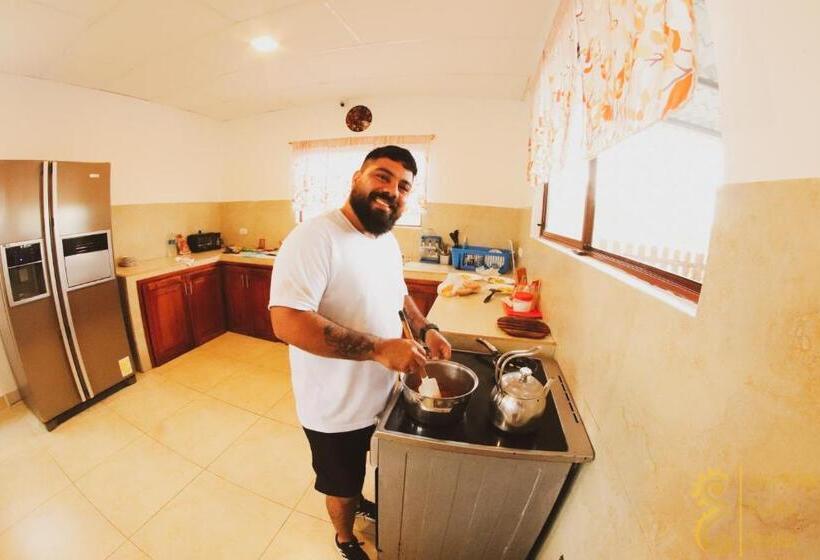 پانسیون Hostal Punta Arena