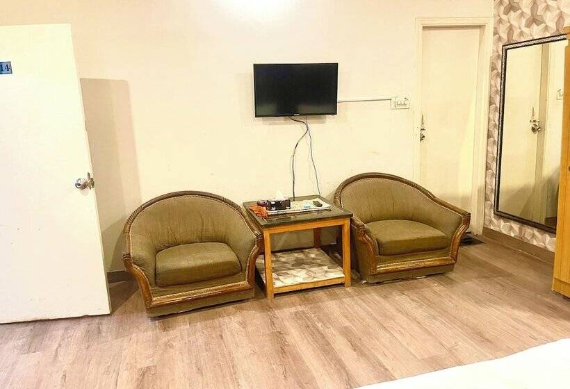 پانسیون Rehaish Inn Model Colony