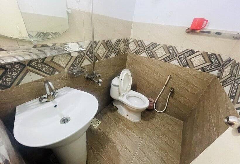 پانسیون Rehaish Inn Model Colony