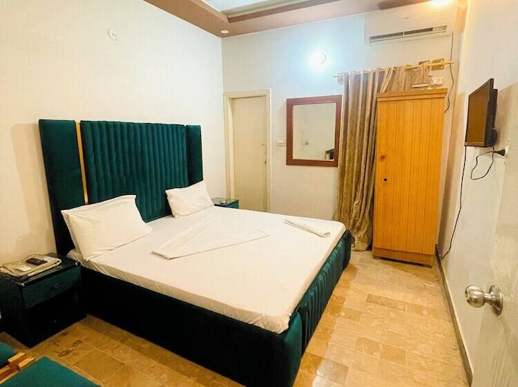 پانسیون Rehaish Inn Model Colony