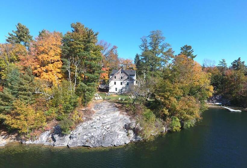 هاستل Lakehouse Inn