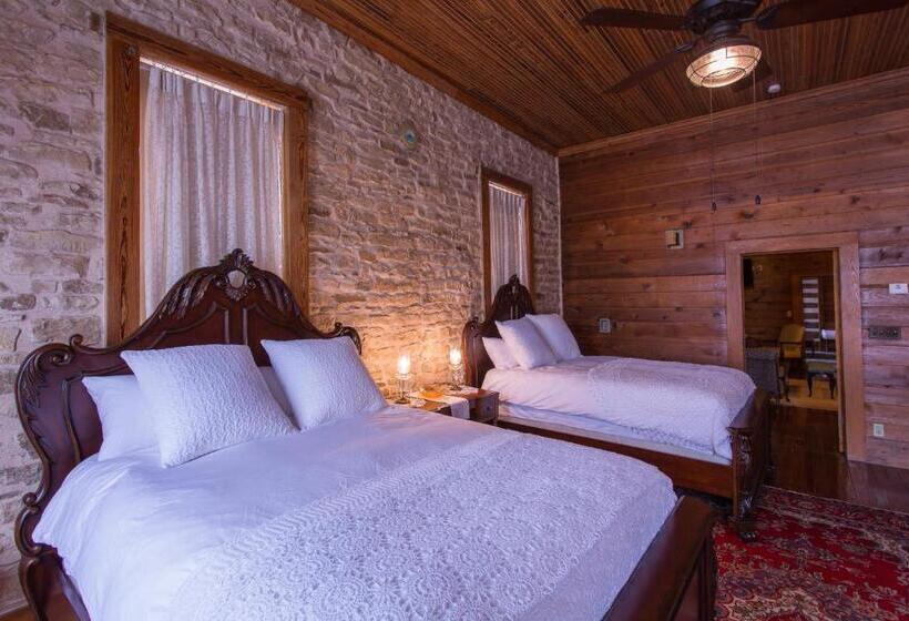 هاستل Upstairs Inn