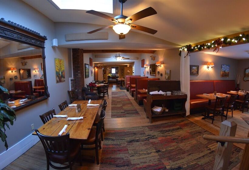 הוסטל Hyde Away Inn