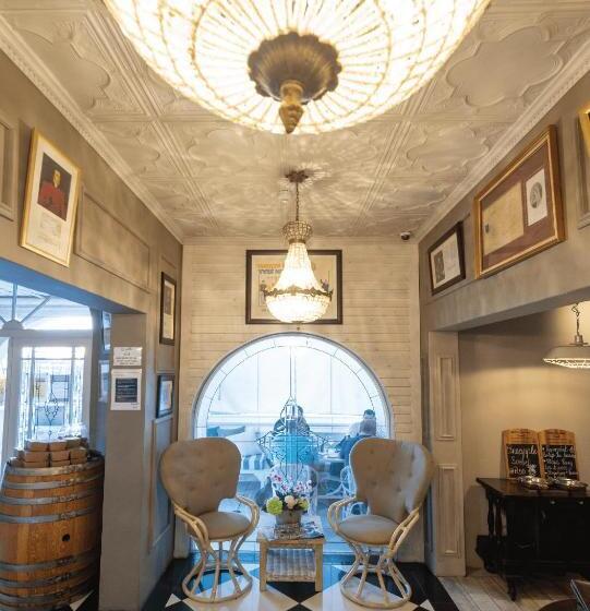 בית מלון כפרי Russells On The Port