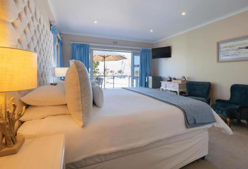 בית מלון כפרי Russells On The Port