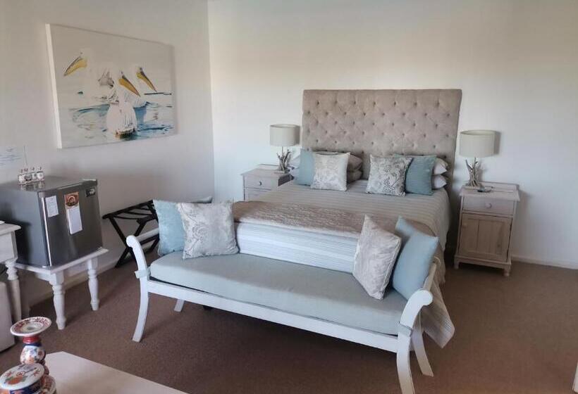 בית מלון כפרי Russells On The Port