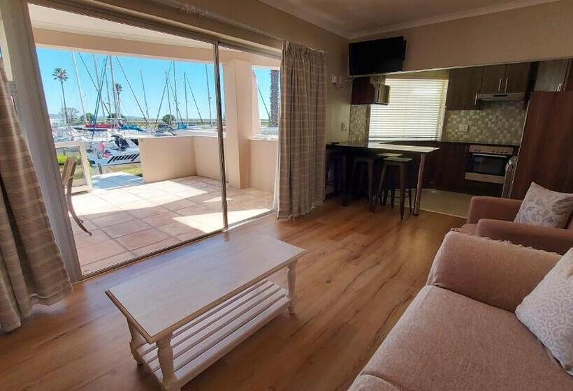 בית מלון כפרי Russells On The Port